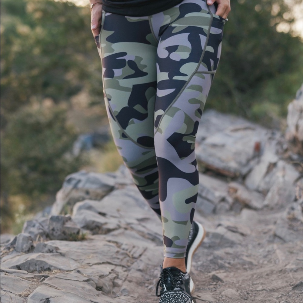 ZYIA GREEN CAMO LIGHT & TIGHT LEGGINGS